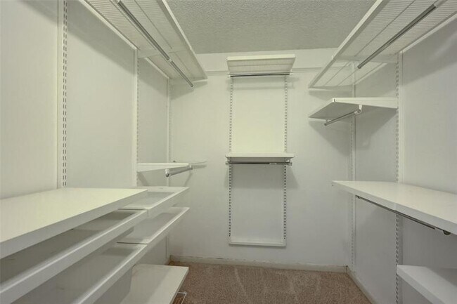 Building Photo - 4402 Martinique Ct