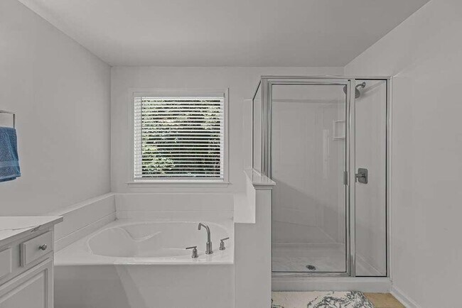 Building Photo - 3206 Montauk Hill Dr