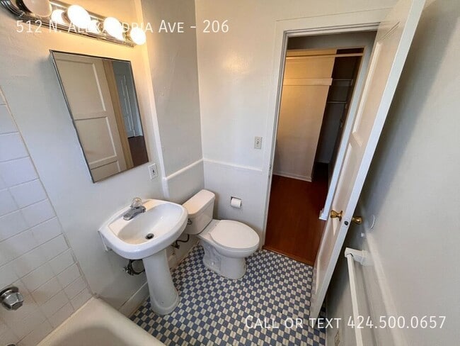 Building Photo - 512 Alexandria Ave