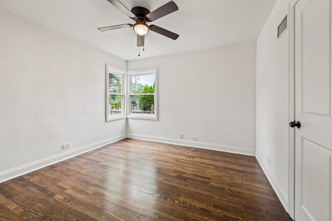 Building Photo - 6114 N Lenox Ave