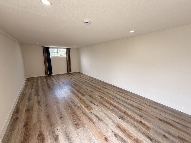 Building Photo - 7307 S Halldale Ave