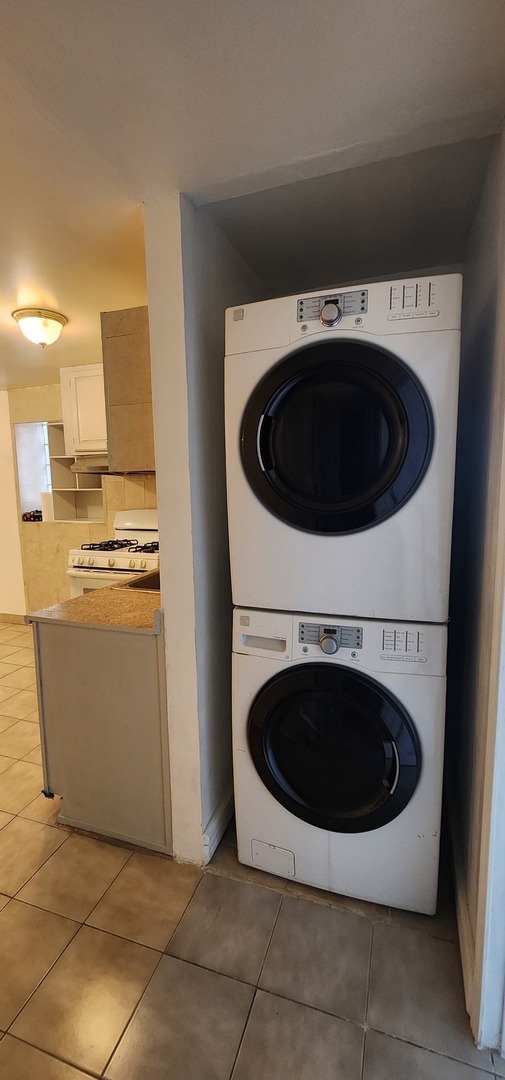 Building Photo - 2802 S Lowe Ave