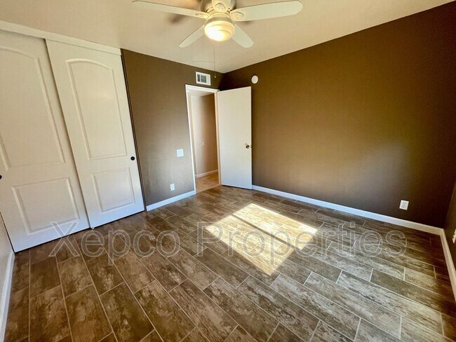 Building Photo - 2353 E Miramonte Cir
