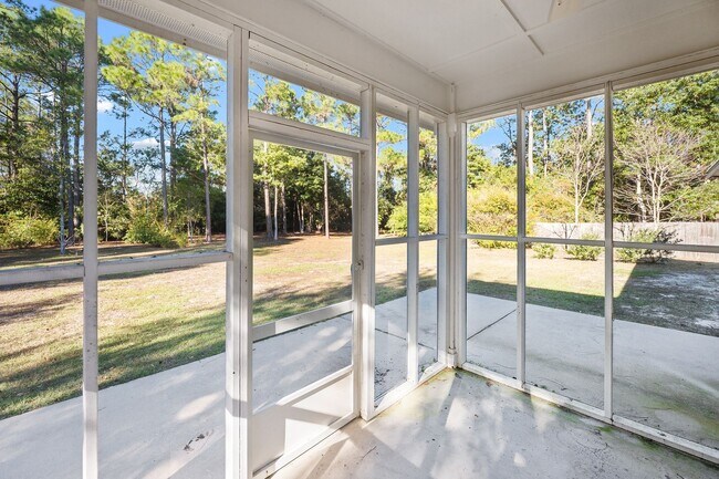 Building Photo - AVAILBALE NOW!