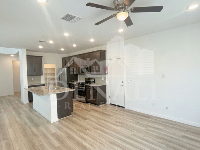 Building Photo - 1365 W Bluejay Dr