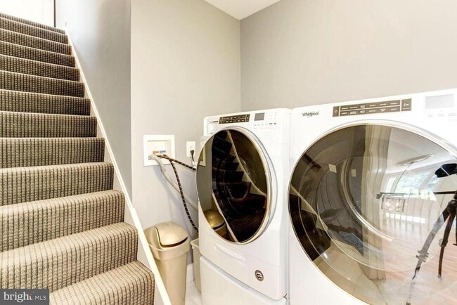 Building Photo - 9110 Sterling Montague Dr