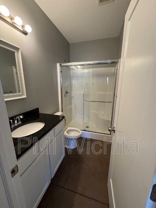 Building Photo - 5542 N Edwards