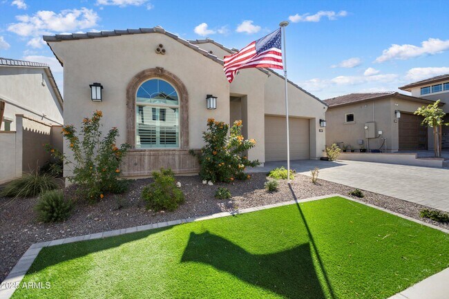 Building Photo - 21387 W Meadowbrook Ave