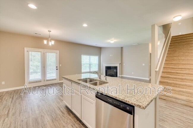 Building Photo - 5054 Vine Ln