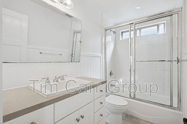 Building Photo - 2048 Garden Ln