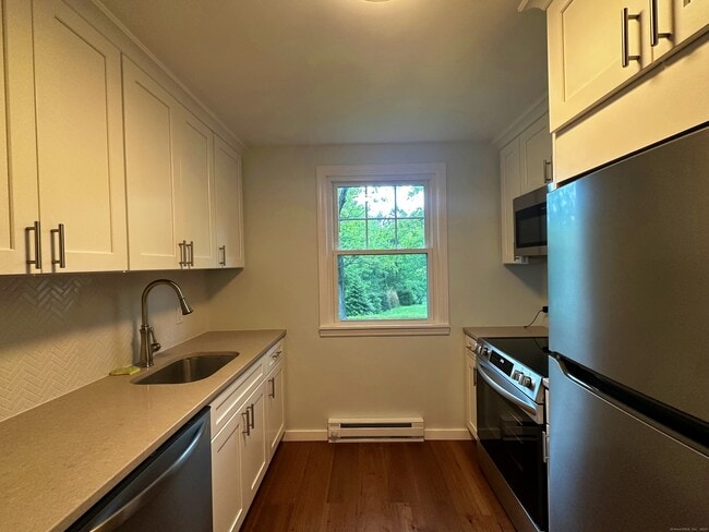 Building Photo - 18 Inglenook Dr