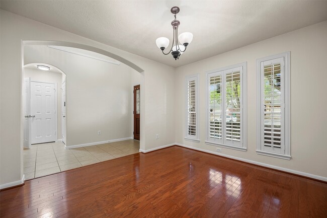 Building Photo - 22110 Field Green Dr