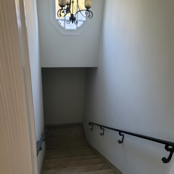 Building Photo - 5025 Cahuenga Blvd