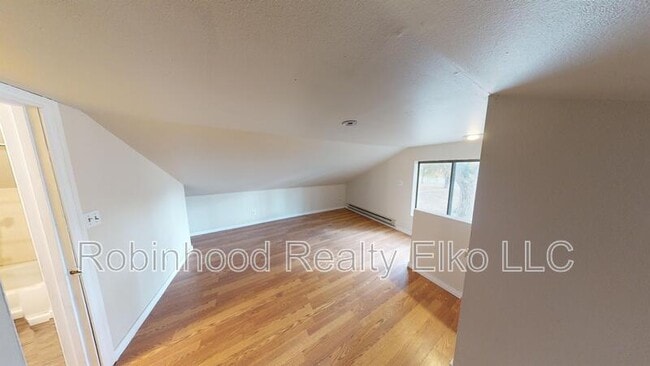 Building Photo - 659 Elm St