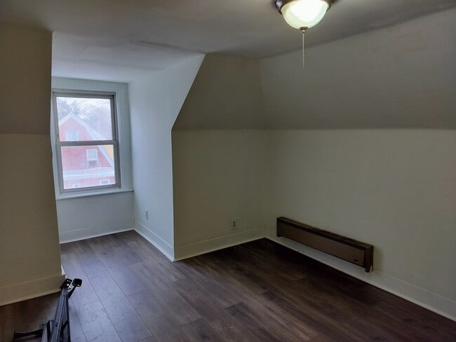 Building Photo - 32 Newell Ave