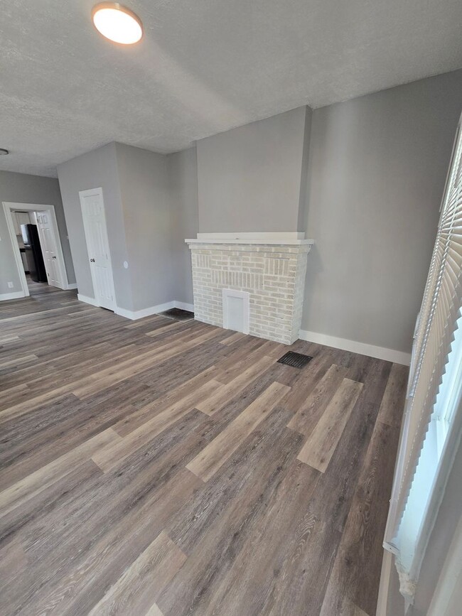 Building Photo - 332-334 N BURGESS AVE