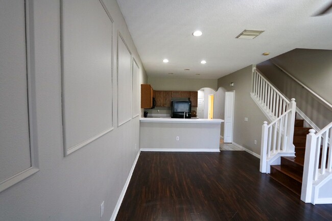 Building Photo - Spacious 3-Bedroom Townhome in Gated Kings...