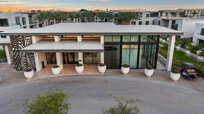 Building Photo - 6587 N Palmeraie Blvd