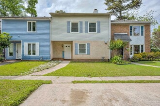 Building Photo - Fully Furnished Home