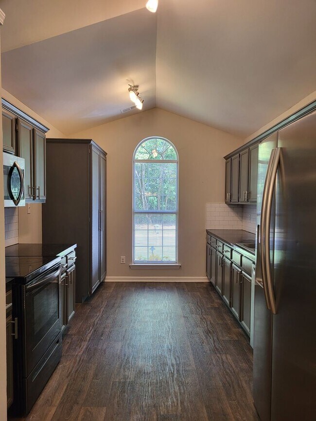 Building Photo - 3 bedroom Ranch