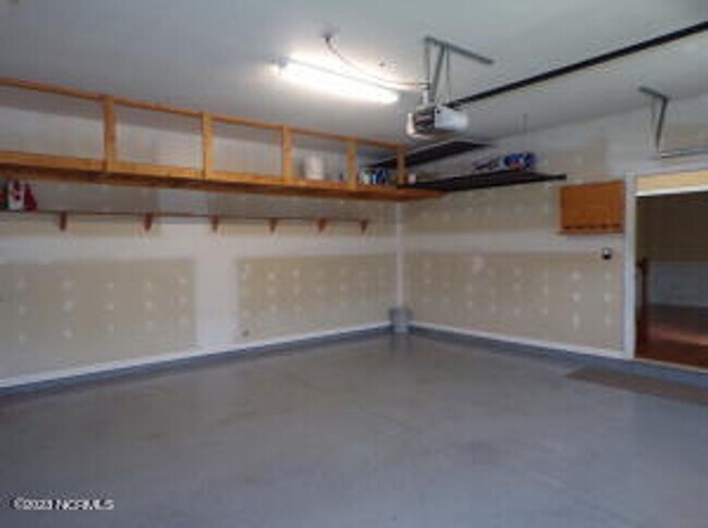 Building Photo - 4 Bedroom 2.5 Bathroom home located in Carolina Subdivision