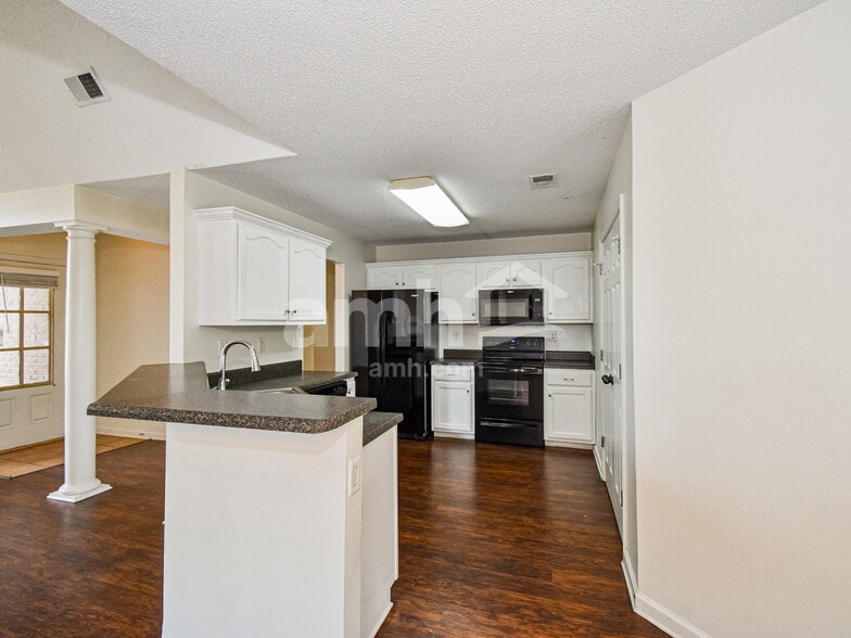 Building Photo - 4288 Genevieve Dr