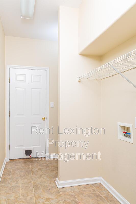 Building Photo - 749 Whispering Brook Trce