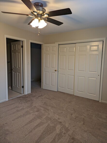 Building Photo - 891 Sturbridge Ln