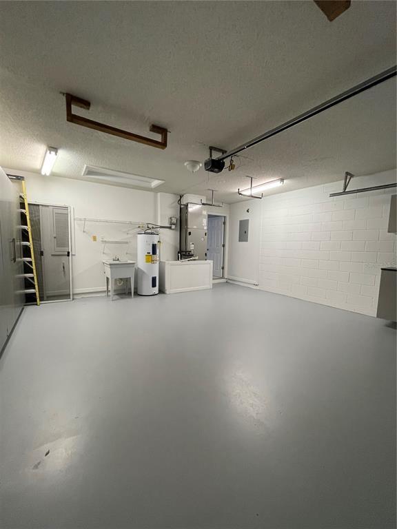 Building Photo - 304 Crisan Ct