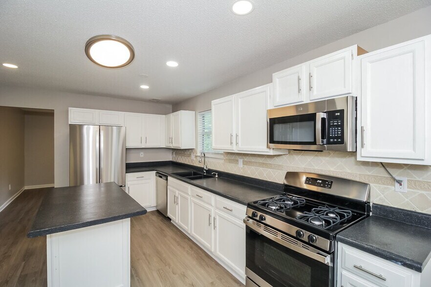 Building Photo - 4548 White Rd