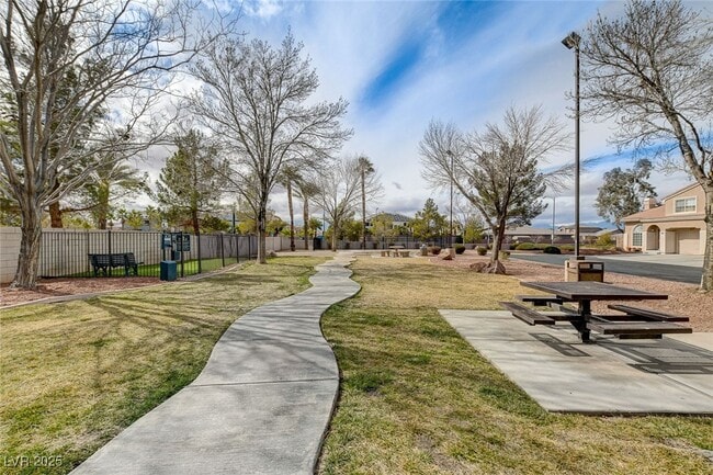 Building Photo - 10164 Tree Bark St