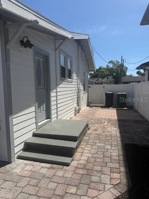 Building Photo - 208 N Tampania Ave