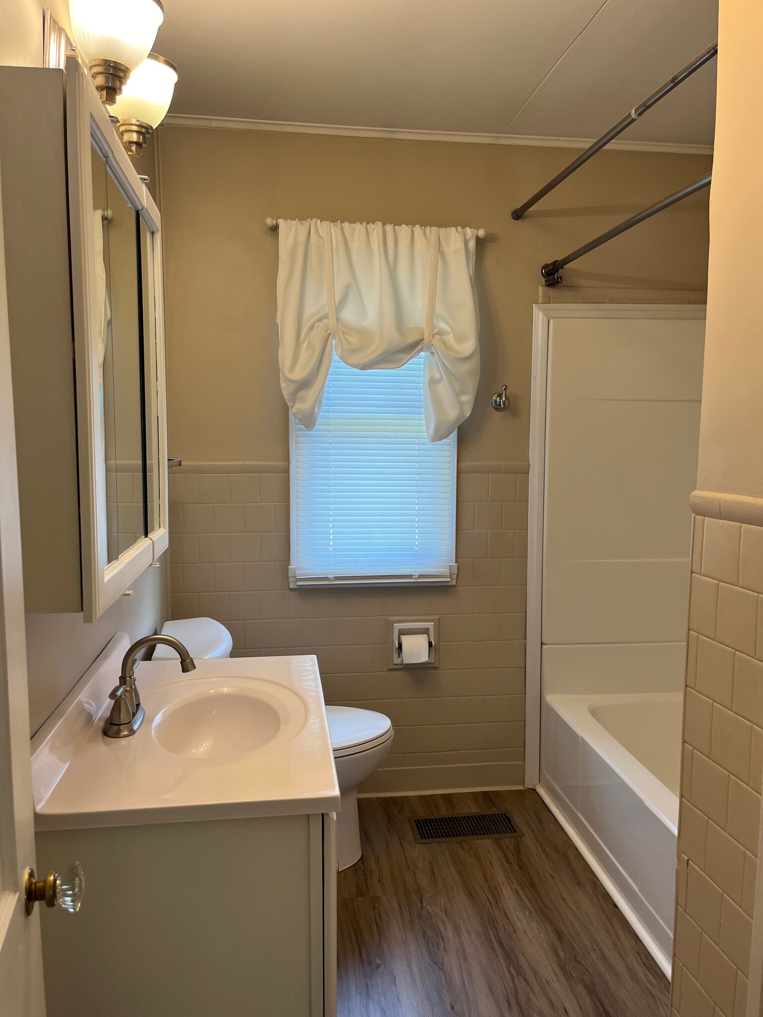 Building Photo - 25 Cascade Ter