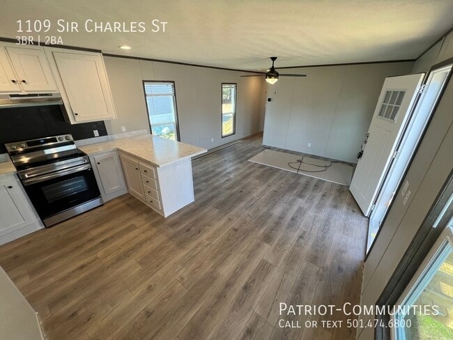 Building Photo - 1109 Sir Charles St