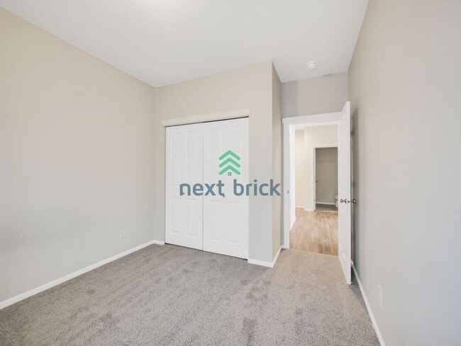 Building Photo - 5 Bed 3 Bath Single-Family Home Available ...