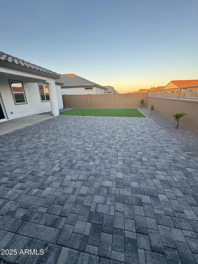 Building Photo - 3300 E Ranchhand Dr