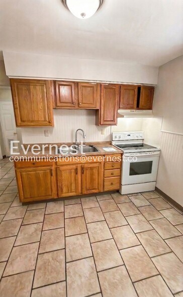 Building Photo - 9717 Dennis Dr