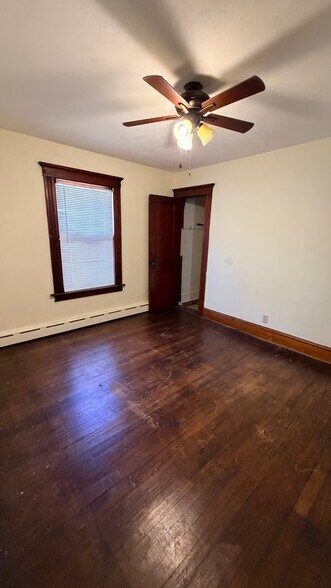 Building Photo - 27 Beechwood Ave