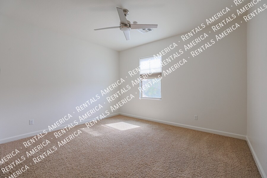 Building Photo - 654 E Sipapu Dr