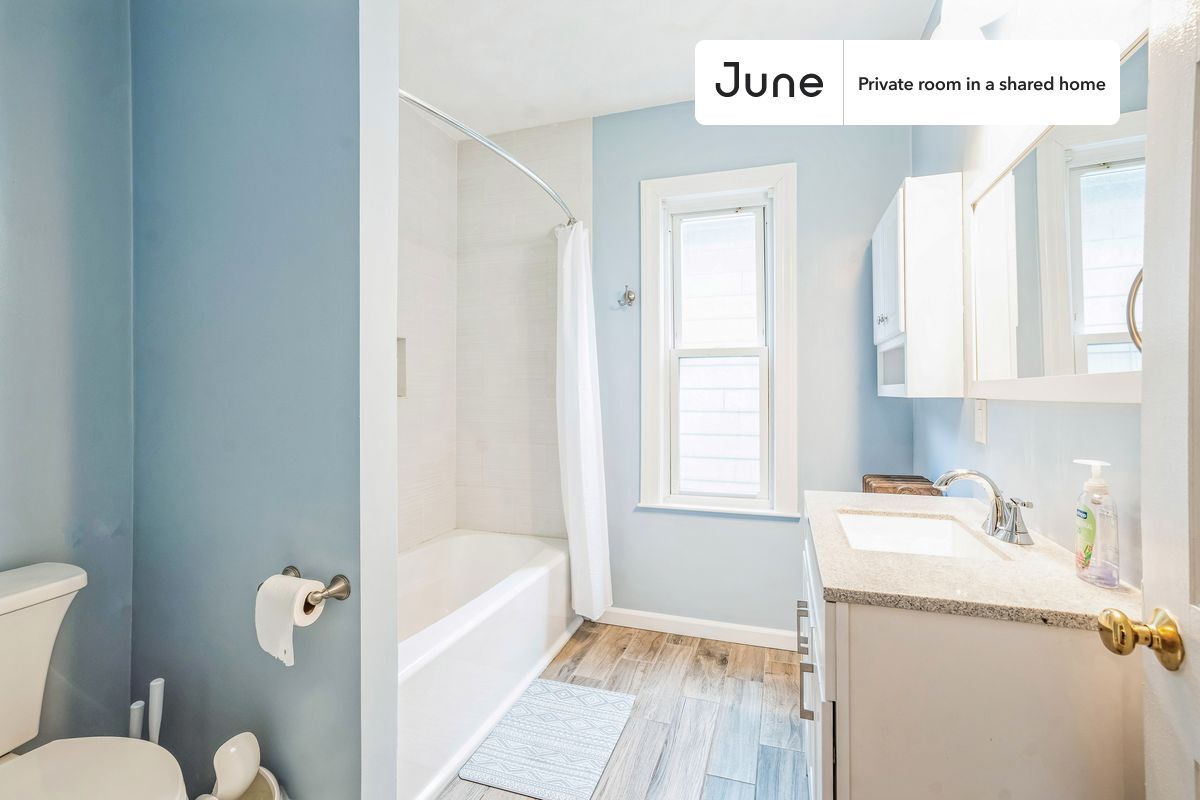 Building Photo - Room in Shared 4 bed/1.5 bath home