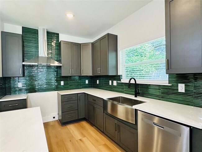 Building Photo - 15113 N Flamingo Dr