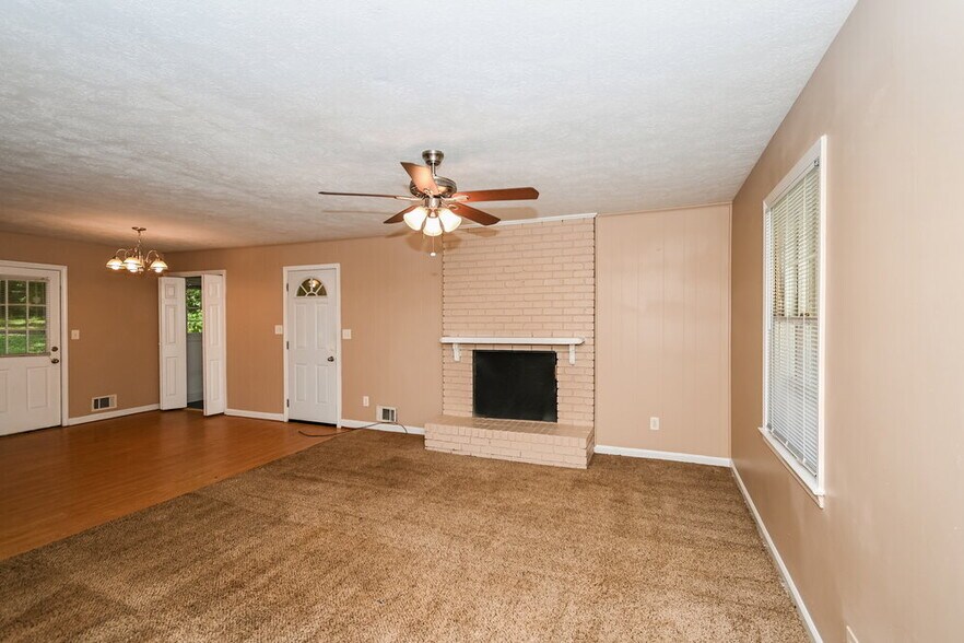 Building Photo - 6490 Executive Dr