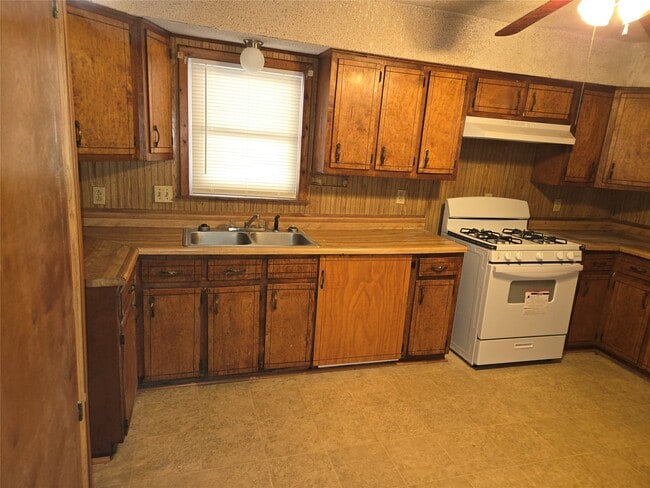 Building Photo - 1711 W 17th St