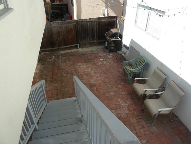 Shared Patio - 518 Palm Dr