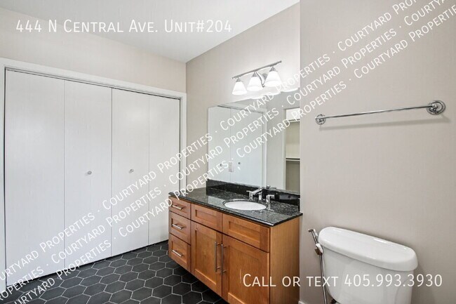 Building Photo - 444 N Central Ave