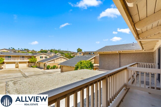 Building Photo - Ocean View 2 bed 2 bath townhome with brea...