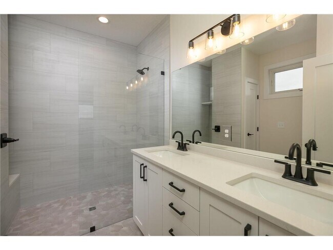 Building Photo - 301 Somerby Pkwy NE