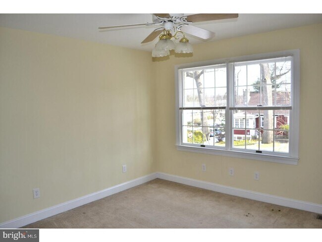 Building Photo - 2162 Penbryn Ave