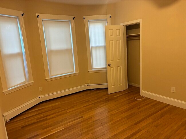 Building Photo - 71 W Selden St