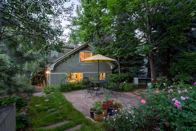 Building Photo - Quintessential Boulder Cottage in Mapleton...